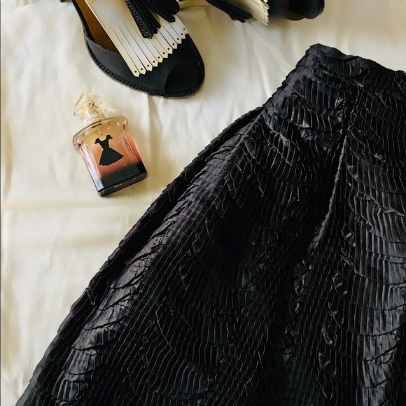 H&M Dresses & Skirts - Black scalloped skirt